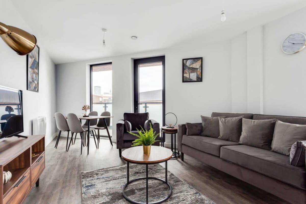 Fantastic 2 Bed 2 Bath In Apartment