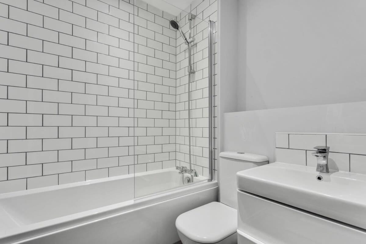 Fantastic 2 Bed 2 Bath In Apartment *