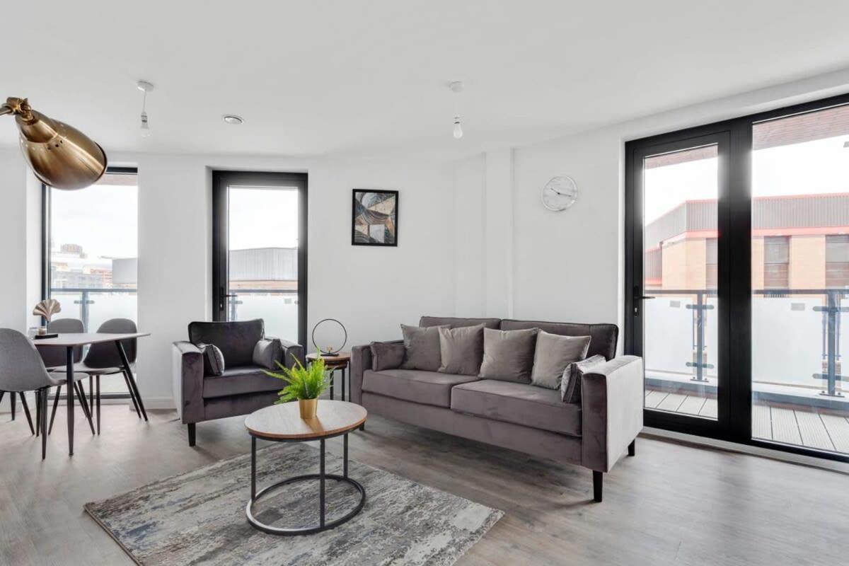 Fantastic 2 Bed 2 Bath In Apartment Birmingham