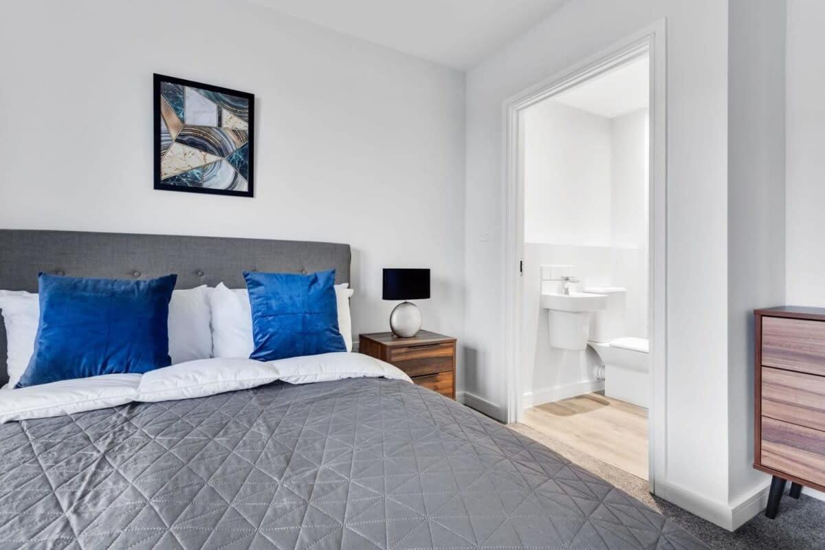 Fantastic 2 Bed 2 Bath In Apartment *